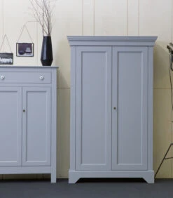 WOOOD Isabel Brocante Kast - Grenen - Betongrijs - 191x118x47 7 WOOOD Isabel Brocante Kast - Grenen - Betongrijs - 191x118x47 -Meubels Voor Thuis b9e03508c3e34a5aa667fba7b21511d8