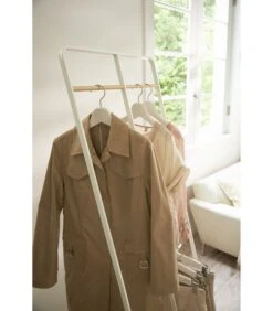 Yamazaki Hanger Rack 1.1 - White 7 Yamazaki Hanger Rack 1.1 - White -Meubels Voor Thuis bf7fc7f240f04bf4aaa953554261b5a7